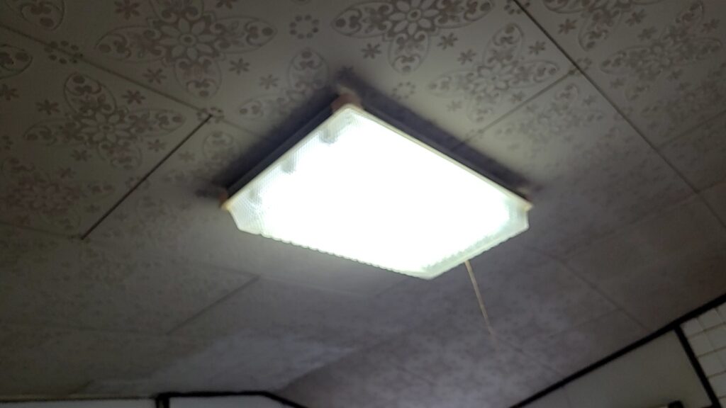 清須市リビング天井照明LEDライトへ変更工事